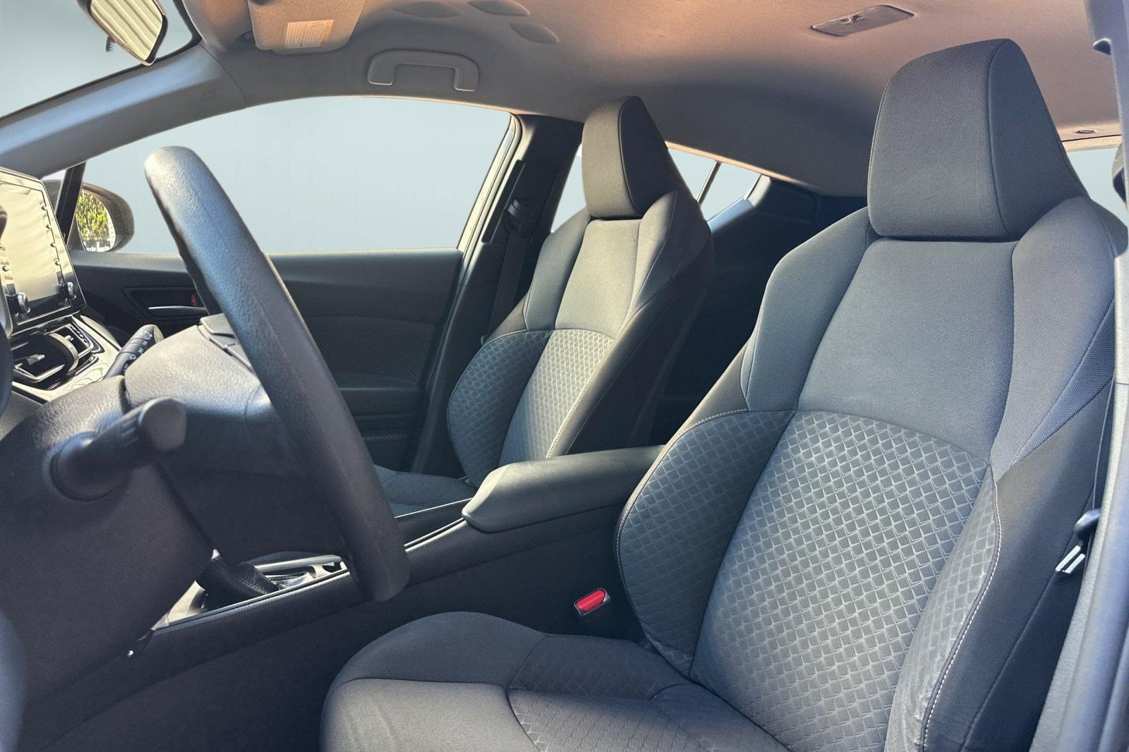 Used 2020 Toyota C-HR LE FWD image 5