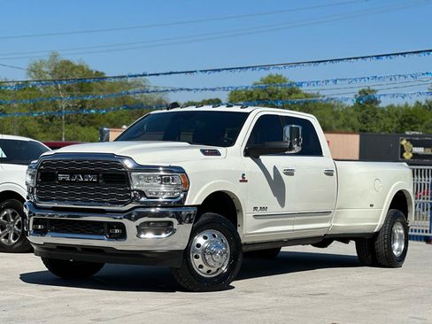 Used 2022 RAM 3500 Limited AWD/4WD image 3