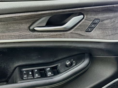 Used 2022 Jeep Grand Cherokee L Limited image 22