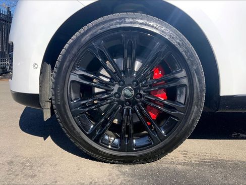 Used 2024 Land Rover Range Rover SE image 10