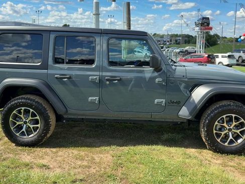 Used 2025 Jeep Wrangler Unlimited Sport AWD/4WD image 8