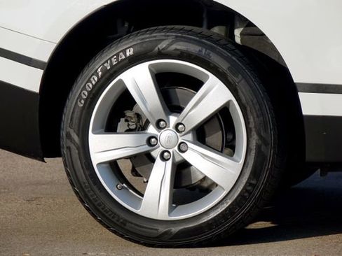 Used 2019 Land Rover Range Rover Velar S image 35