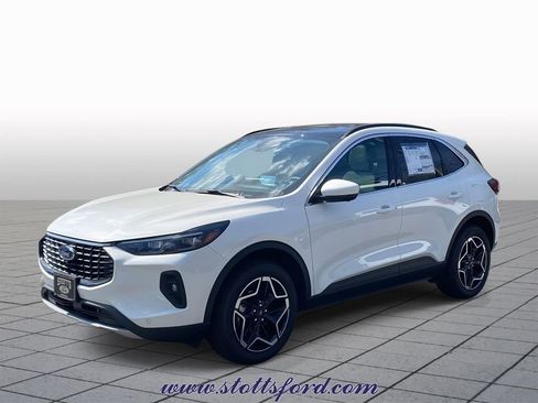 New 2026 Ford Escape Platinum w/ Premium Technology Package AWD/4WD image 3