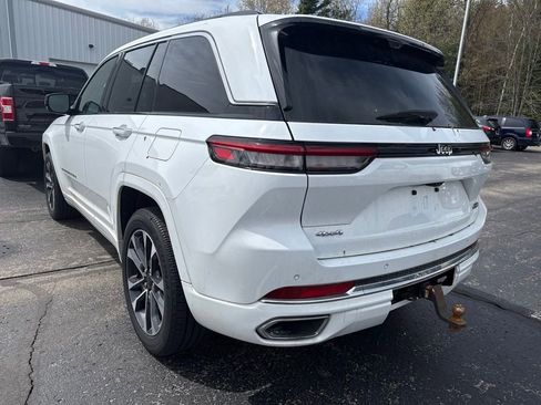 Used 2022 Jeep Grand Cherokee Overland w/ Luxury Tech Group IV AWD/4WD image 7