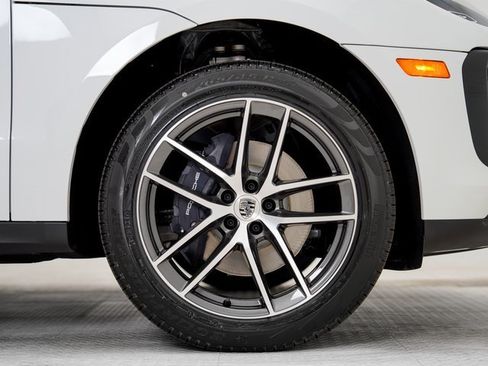 New 2025 Porsche Macan image 34