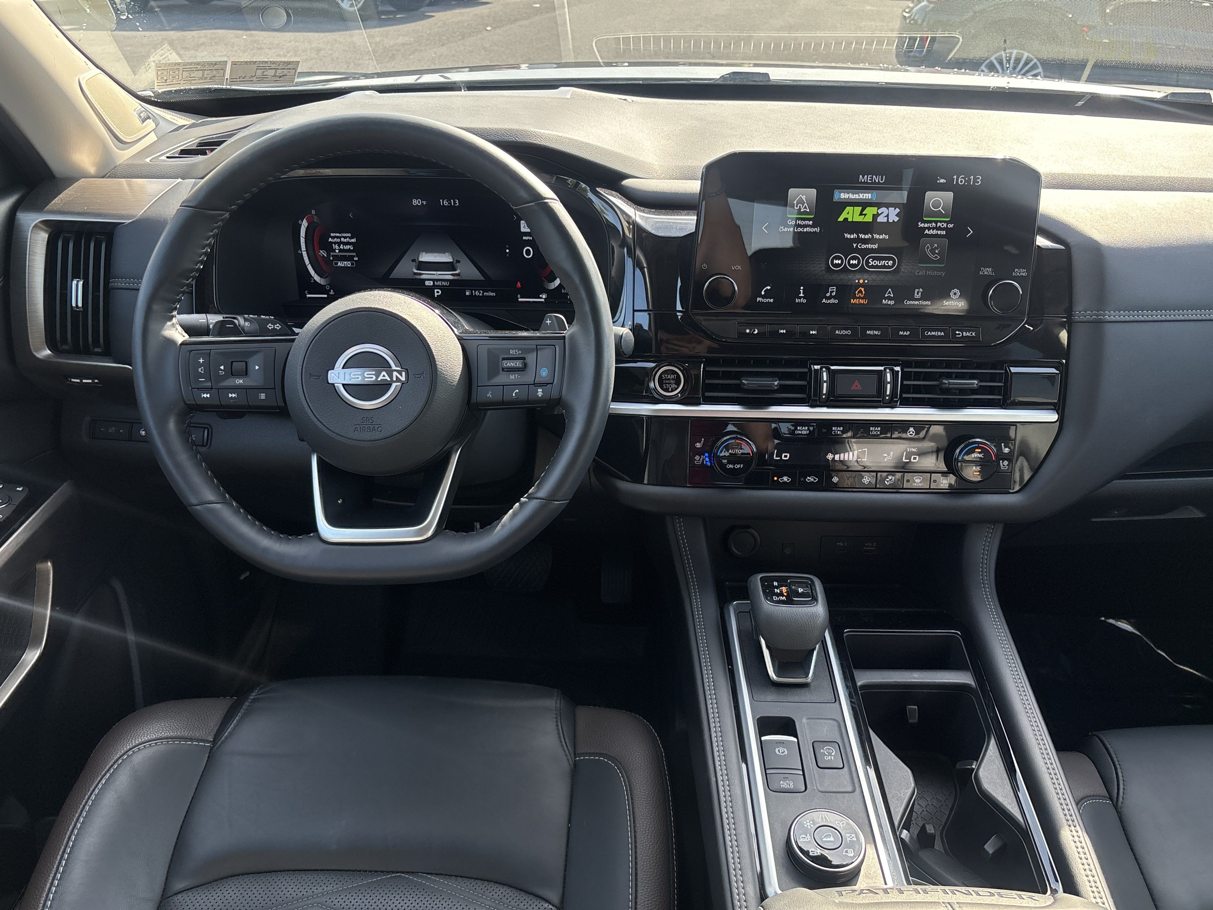 Used 2024 Nissan Pathfinder Platinum AWD/4WD image 2