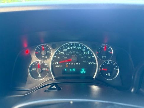 Used 2019 Chevrolet Express 2500 w/ Driver Convenience Package RWD image 16