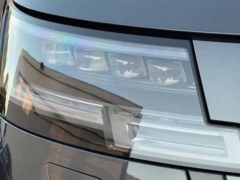 Used 2023 Land Rover Range Rover Long Wheelbase Autobiography image 45