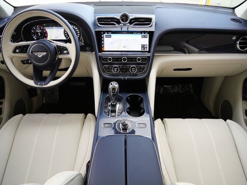 New 2025 Bentley Bentayga Extended Wheelbase image 4