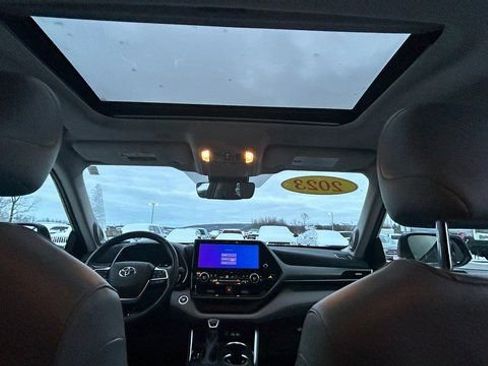 Used 2023 Toyota Highlander Limited image 62