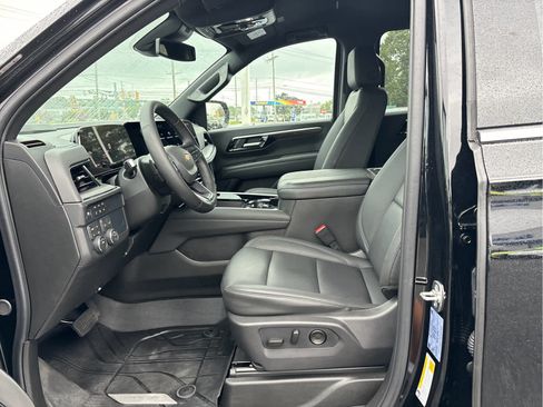 Certified 2026 Chevrolet Suburban LT w/ Comfort Package AWD/4WD image 10