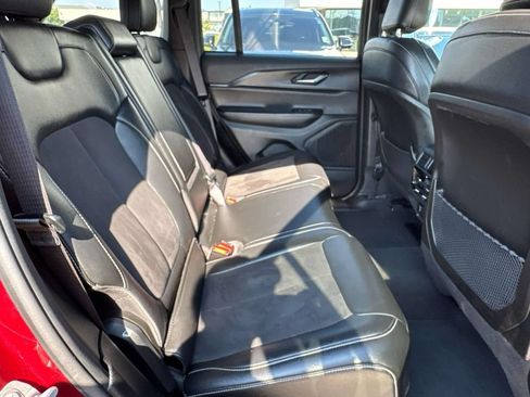 Used 2024 Jeep Grand Cherokee Altitude RWD image 9