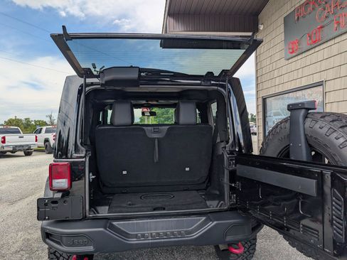 Used 2015 Jeep Wrangler Rubicon AWD/4WD image 25