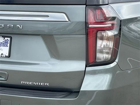 Used 2023 Chevrolet Suburban Premier image 6