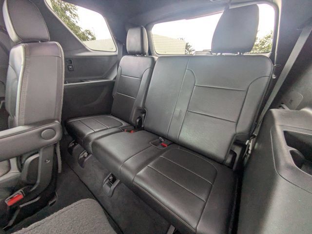 Used 2022 Chevrolet Traverse High Country FWD image 15