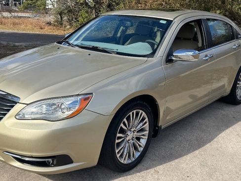 Used 2011 Chrysler 200 Limited FWD image 3