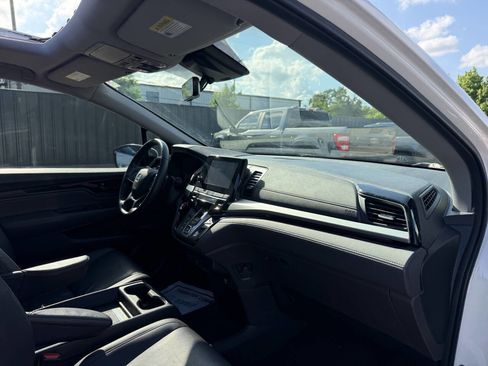 Used 2018 Honda Odyssey Elite image 9