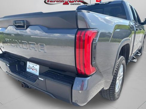 Used 2022 Toyota Tundra SR5 w/ SR5 Convenience Package AWD/4WD image 32