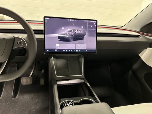 Used 2026 Tesla Model Y 2WD image 30