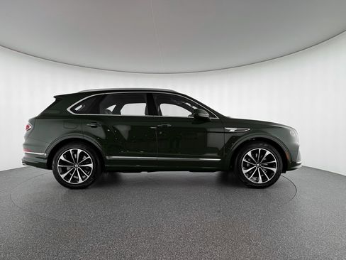 Used 2025 Bentley Bentayga image 6