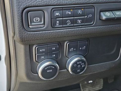Used 2022 GMC Yukon Denali AWD/4WD image 18