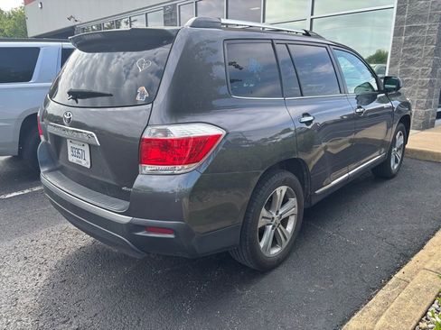 Used 2011 Toyota Highlander Limited w/ Tow Pkg AWD/4WD image 2