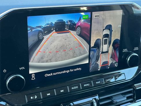 Certified 2025 Nissan Pathfinder SL image 22