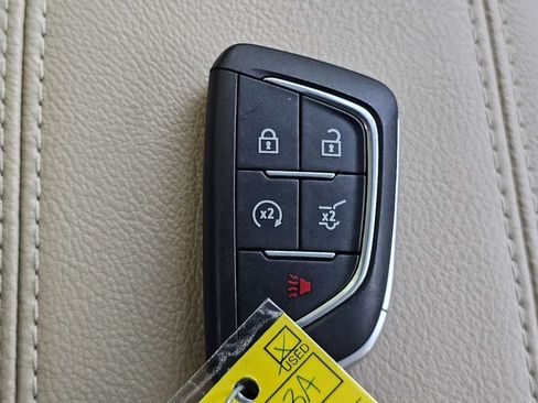 Used 2025 Cadillac XT4 Premium Luxury FWD image 29