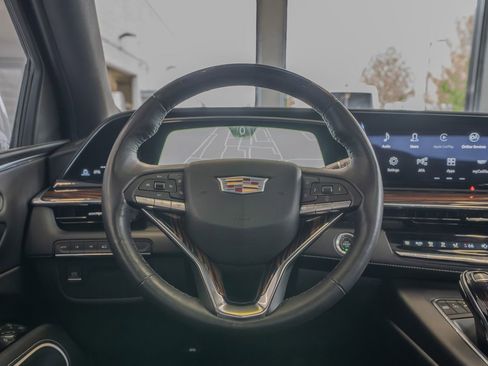 Used 2023 Cadillac Escalade Premium Luxury AWD/4WD image 9