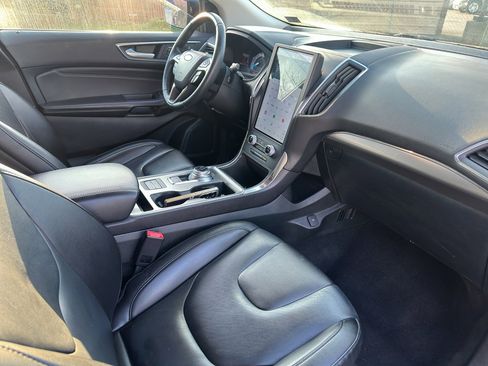 Used 2022 Ford Edge Titanium image 9