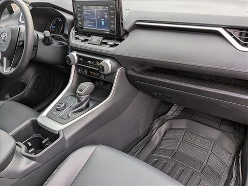 Used 2022 Toyota RAV4 XLE Premium image 21