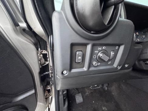 Used 2005 HUMMER H2 SUT w/ Preferred Equipment Group image 17