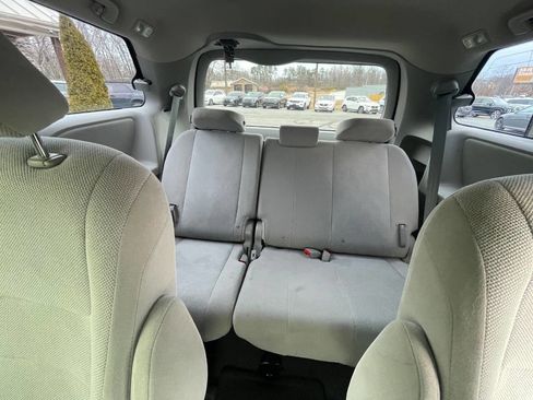 Used 2015 Toyota Sienna L image 19