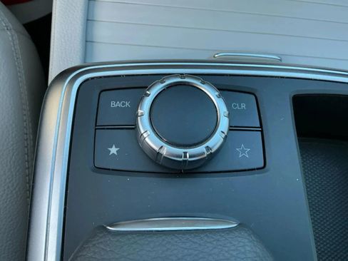 Used 2015 Mercedes-Benz ML 350 ML 350 4MATIC Sport Utility 4D w/ Premium 1 Package image 33