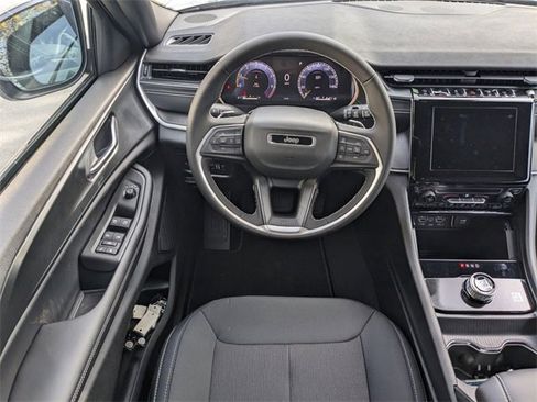 New 2025 Jeep Grand Cherokee L Laredo image 17