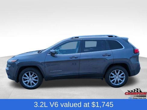 Used 2018 Jeep Cherokee Limited AWD/4WD image 2