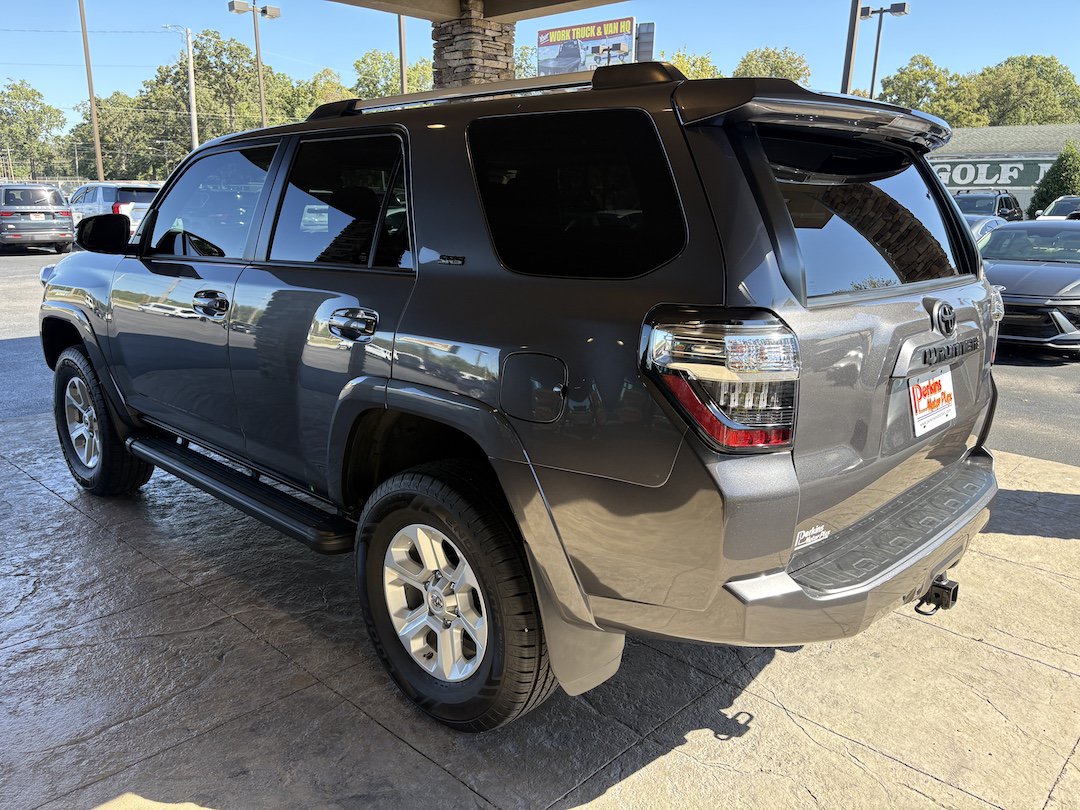 Used 2022 Toyota 4Runner SR5 Premium w/ Moonroof Package AWD/4WD image 8