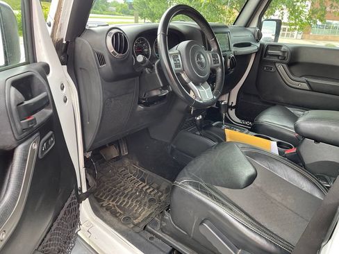 Used 2017 Jeep Wrangler Sport AWD/4WD image 5