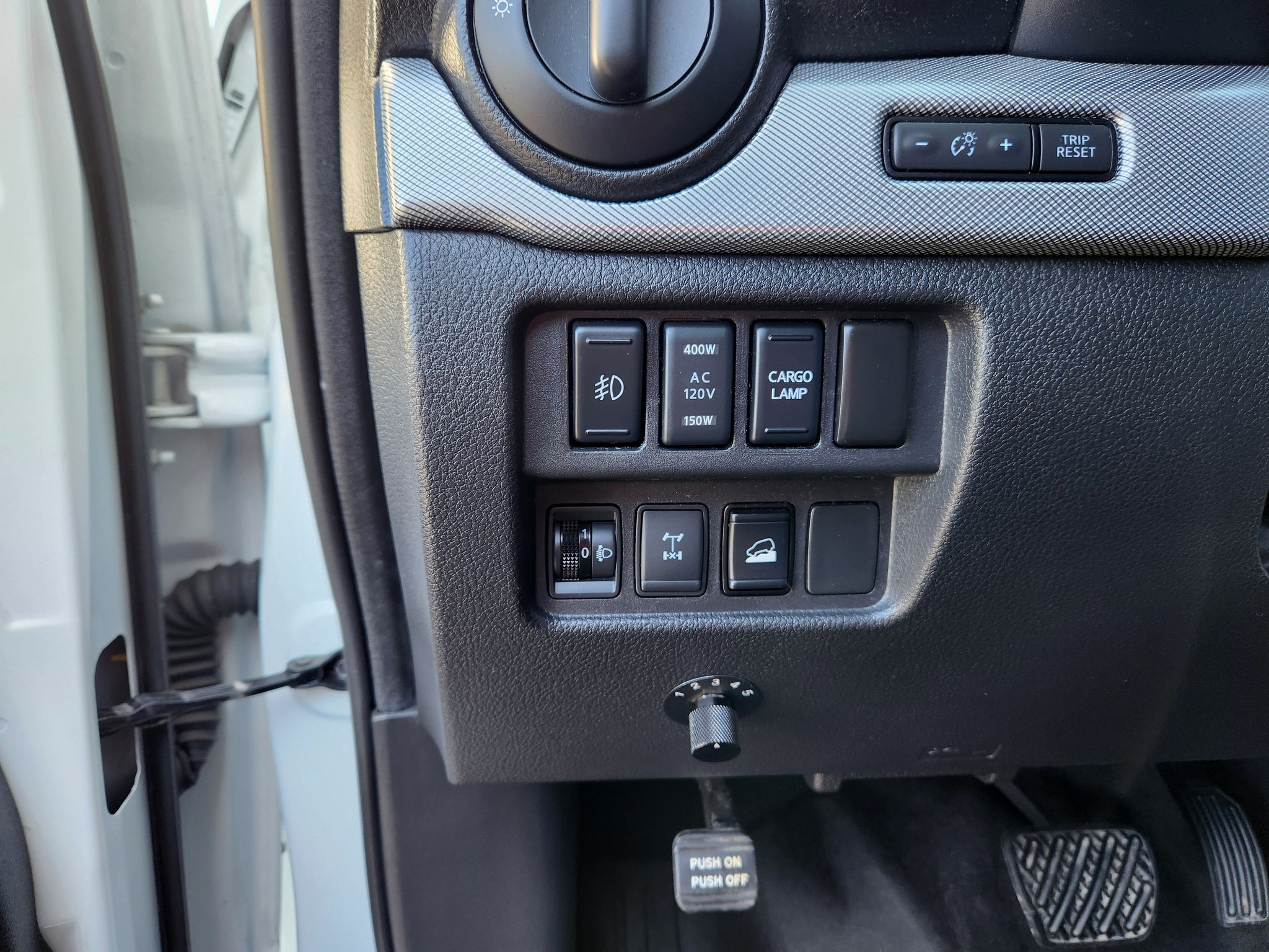 Used 2018 Nissan Titan PRO-4X w/ Pro-4x Convenience Package AWD/4WD image 24