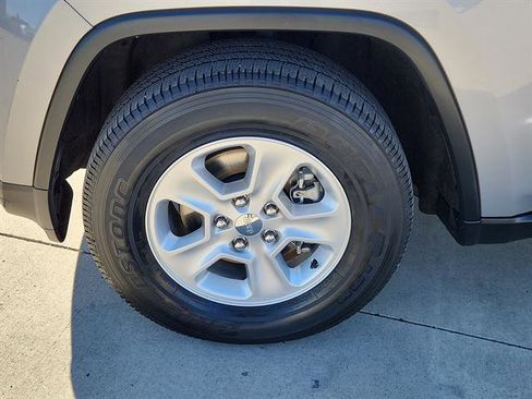 Used 2015 Jeep Grand Cherokee Laredo w/ Quick Order Package 23E image 6