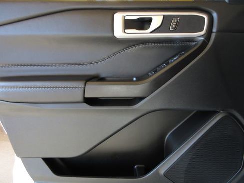 Certified 2020 Ford Explorer XLT w/ Equipment Group 202A image 9