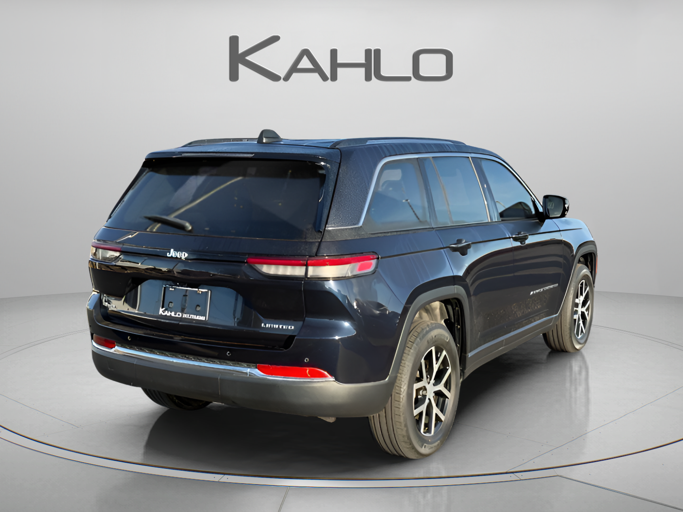 Used 2023 Jeep Grand Cherokee Limited AWD/4WD image 4