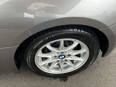 Used 2004 BMW Z4 2.5i image 11