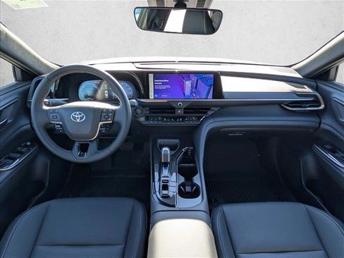 Used 2026 Toyota Crown XLE image 18