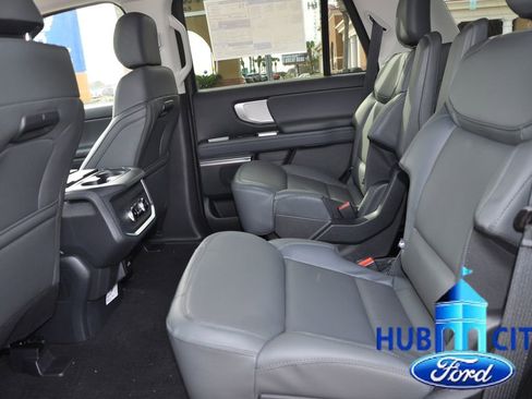 New 2026 Ford Expedition Active image 11