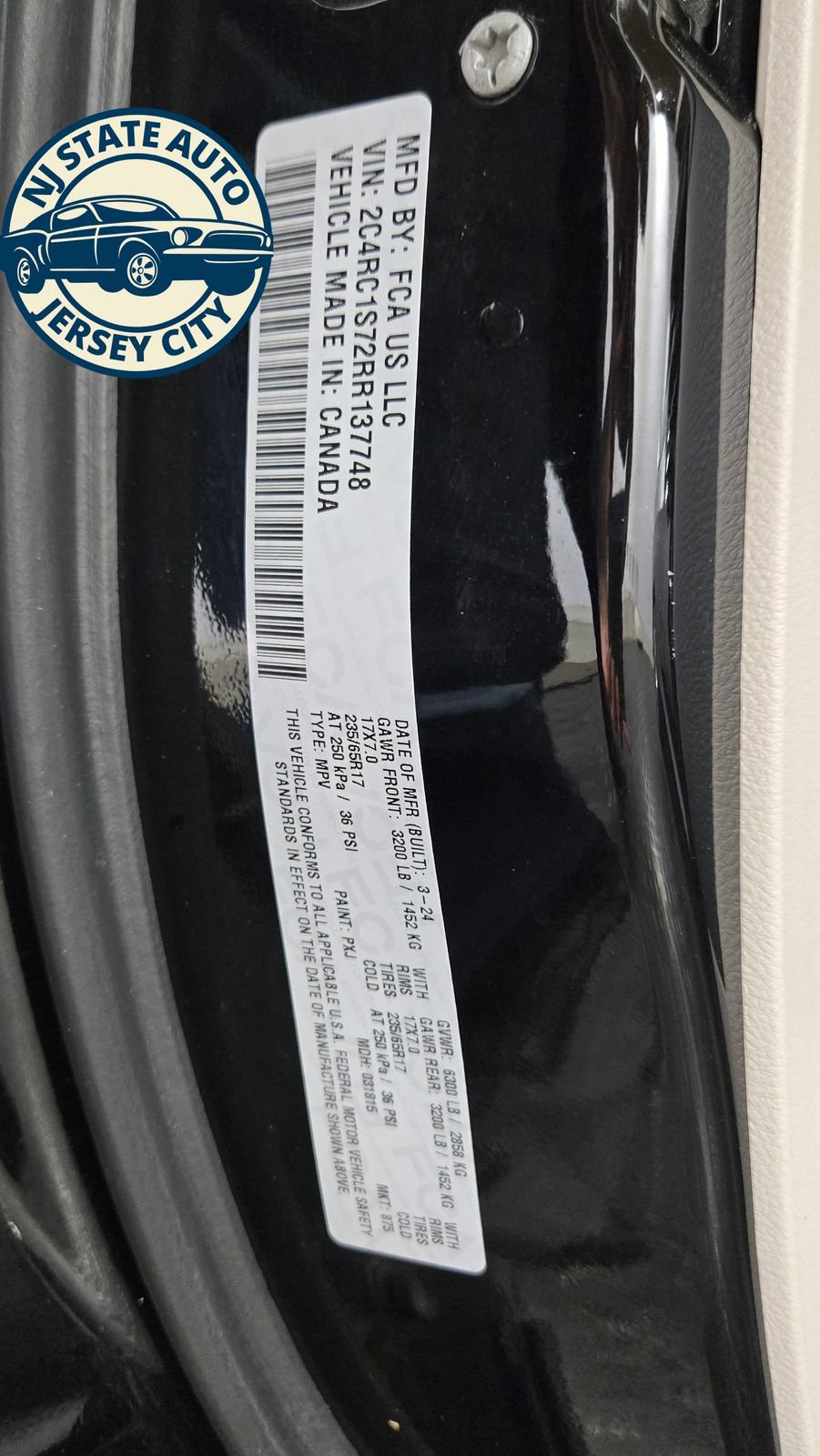 Used 2024 Chrysler Pacifica Limited FWD image 24