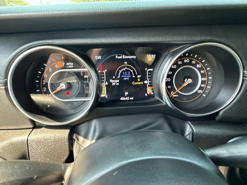 Used 2022 Jeep Wrangler Unlimited Sahara w/ Cold Weather Group AWD/4WD image 22