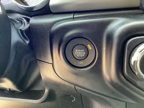 Used 2023 Jeep Gladiator Willys image 16