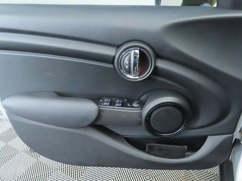 Used 2016 MINI Cooper 4-Door Hardtop image 23