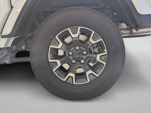 New 2026 Jeep Gladiator Sport AWD/4WD image 10